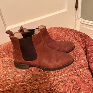 Clarks Chelsea boots, Women’s Size 7